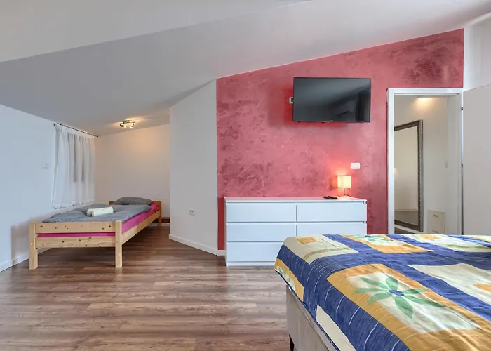 Jadreski By Interhome * بولا