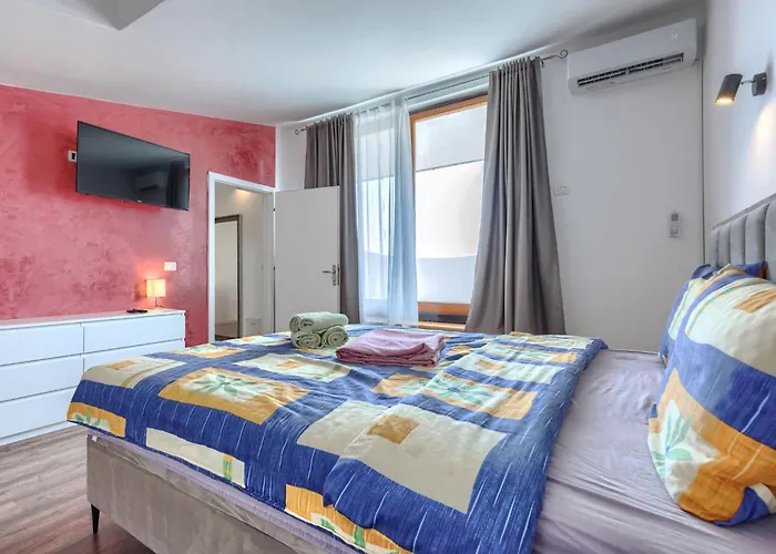 Jadreski By Interhome * بولا