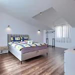 Jadreski By Interhome