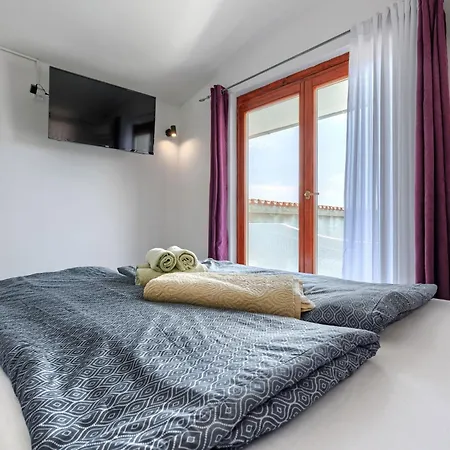 Jadreski By Interhome Pula