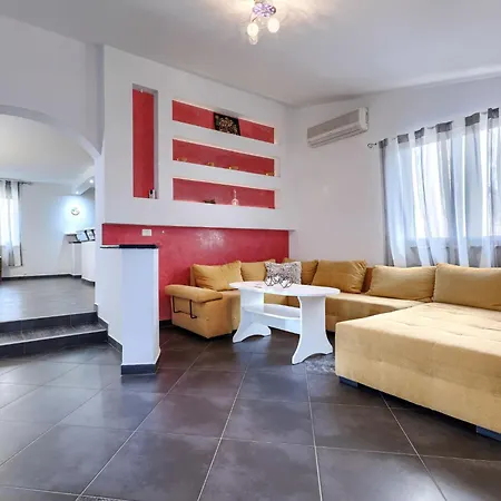 Jadreski By Interhome Pula